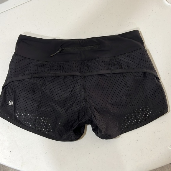 Lululemon athletica running shorts black mesh size 4 ca35801 RN 106259 - Picture 2 of 9